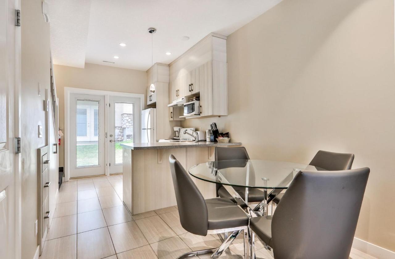 Banff Woods Lodge Canmore Ngoại thất bức ảnh