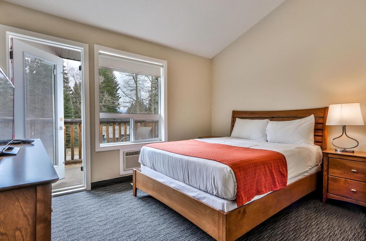 Banff Woods Lodge Canmore Ngoại thất bức ảnh