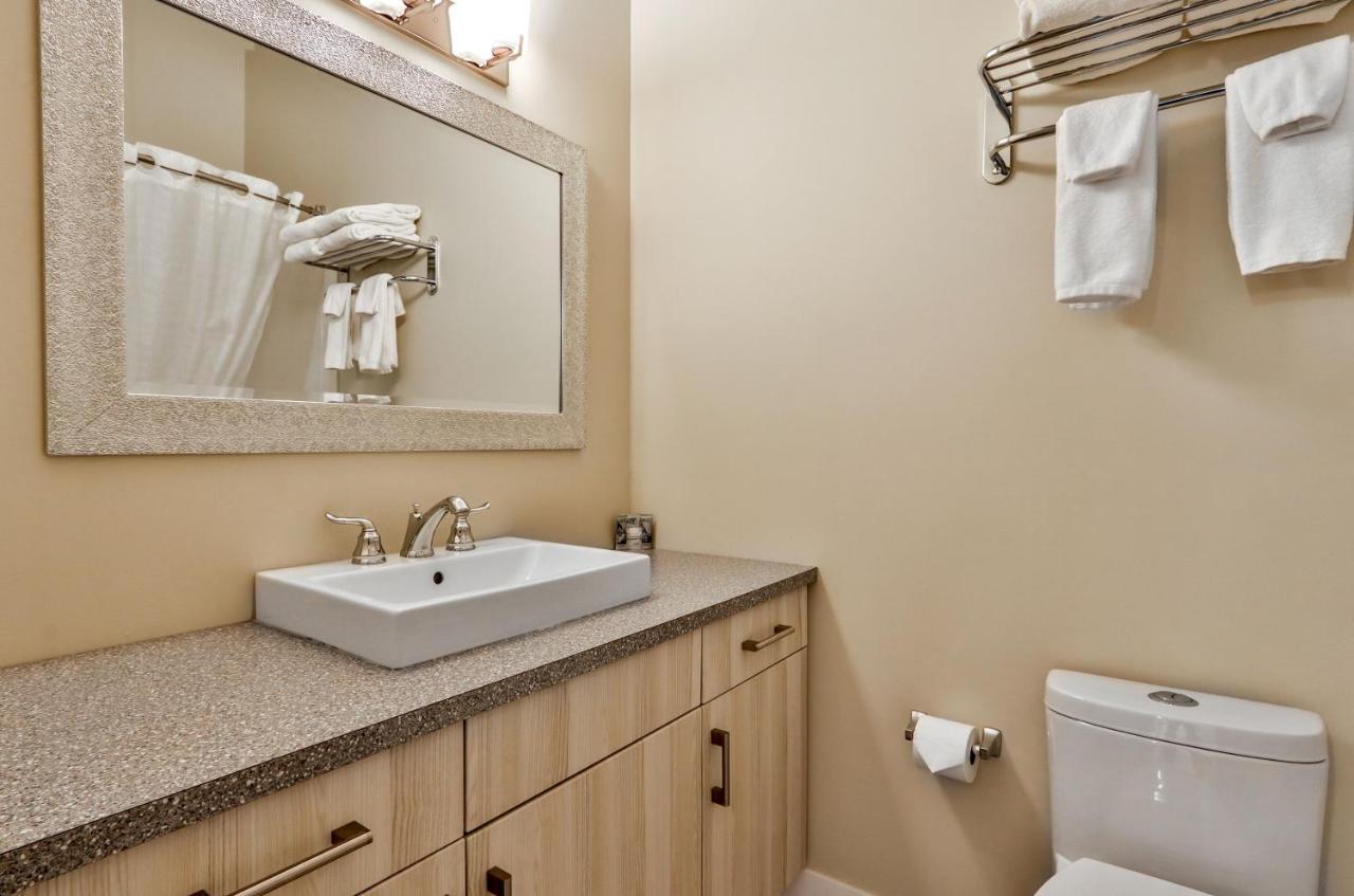 Banff Woods Lodge Canmore Ngoại thất bức ảnh