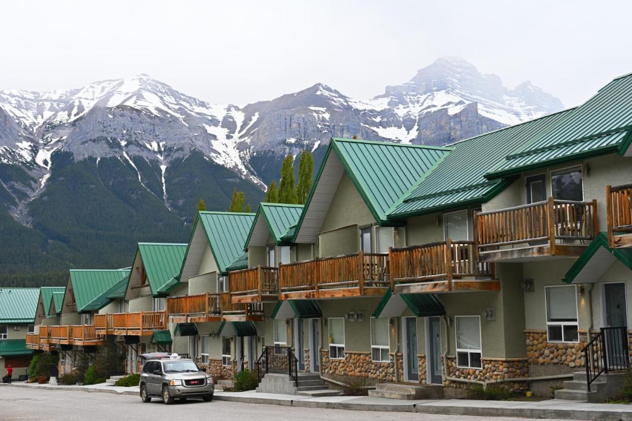 Banff Woods Lodge Canmore Ngoại thất bức ảnh