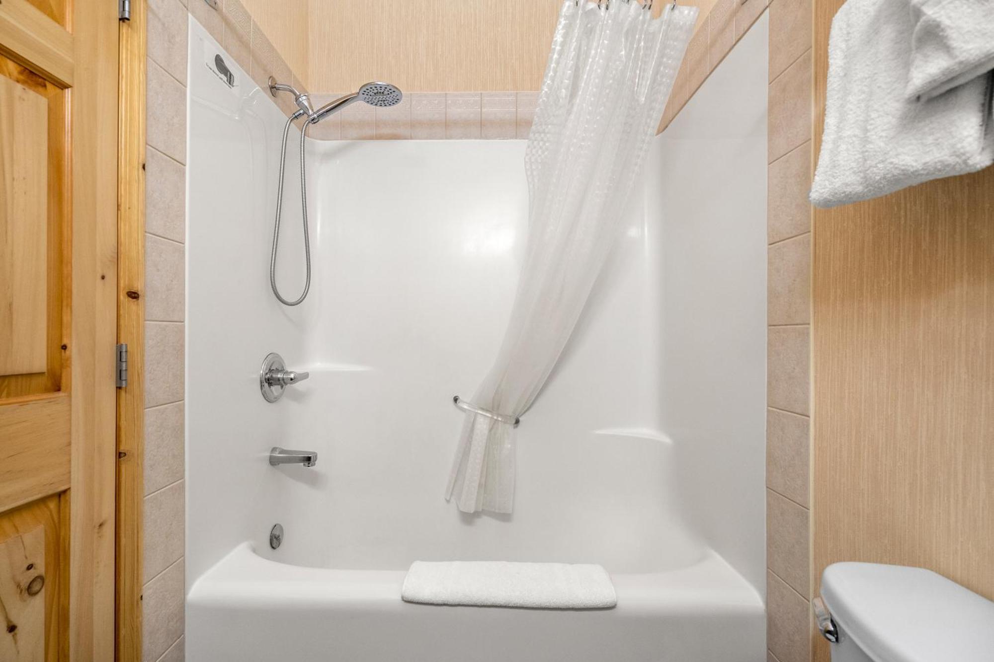 Banff Woods Lodge Canmore Ngoại thất bức ảnh