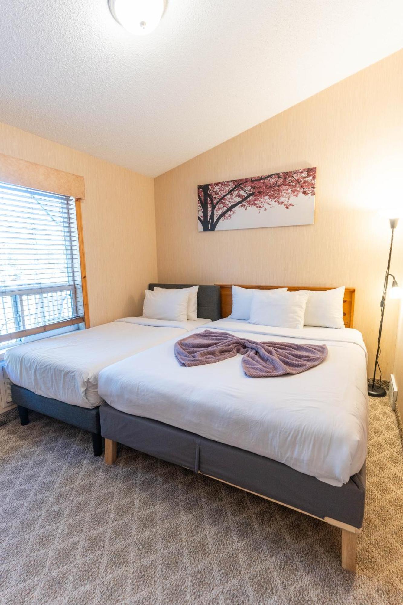 Banff Woods Lodge Canmore Ngoại thất bức ảnh