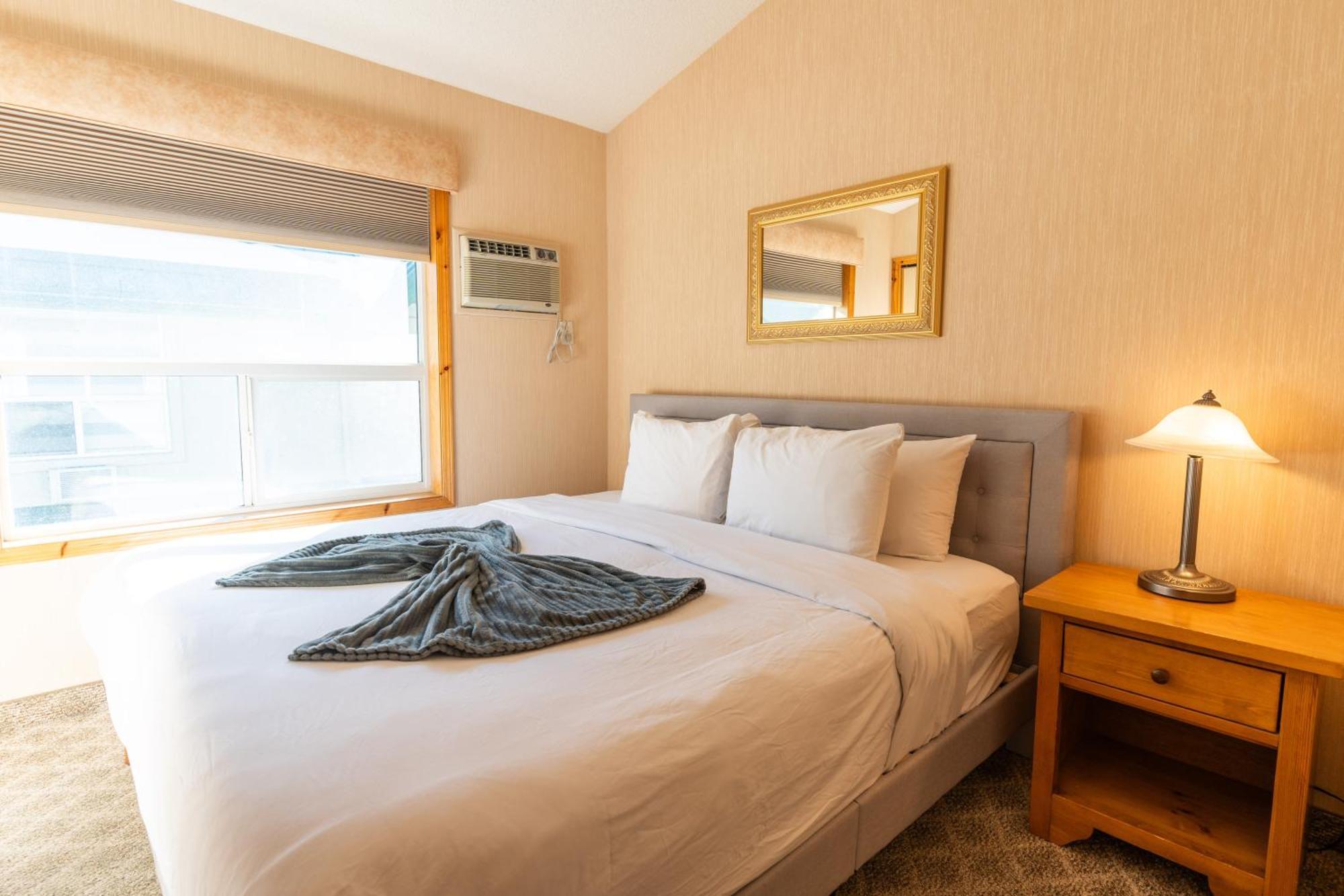 Banff Woods Lodge Canmore Ngoại thất bức ảnh